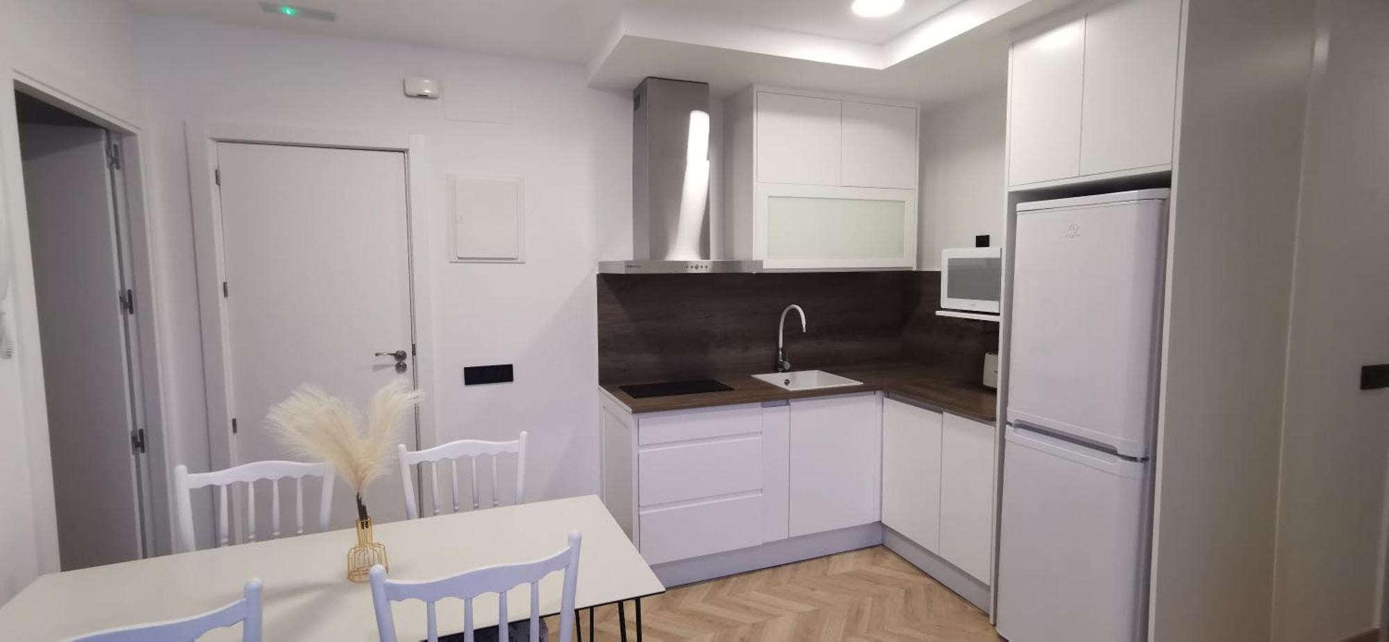 Almagro Suite-A Un Paso Bilik gambar