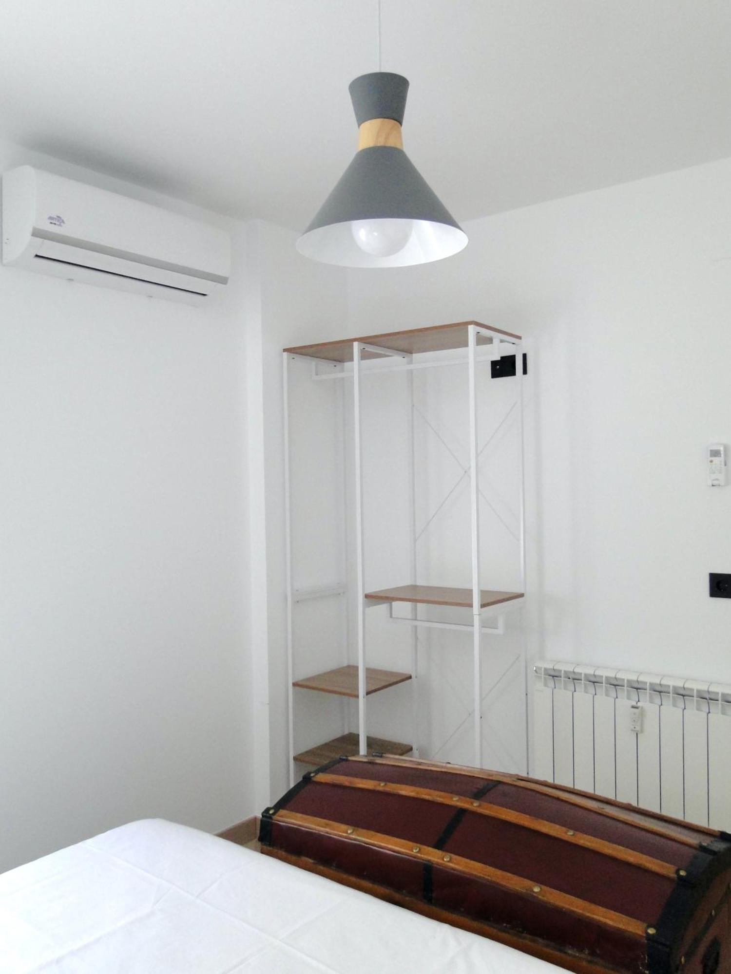 Almagro Suite-A Un Paso Bilik gambar